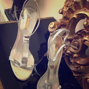 Silver leather pumps